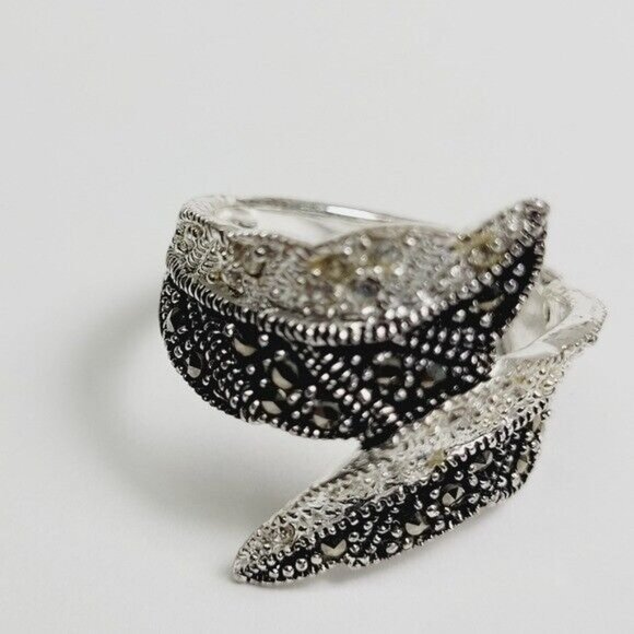 #101  Sterling & Marcasite Black and White Ring 2 leaves sitting opposite 8 - Picture 12 of 12